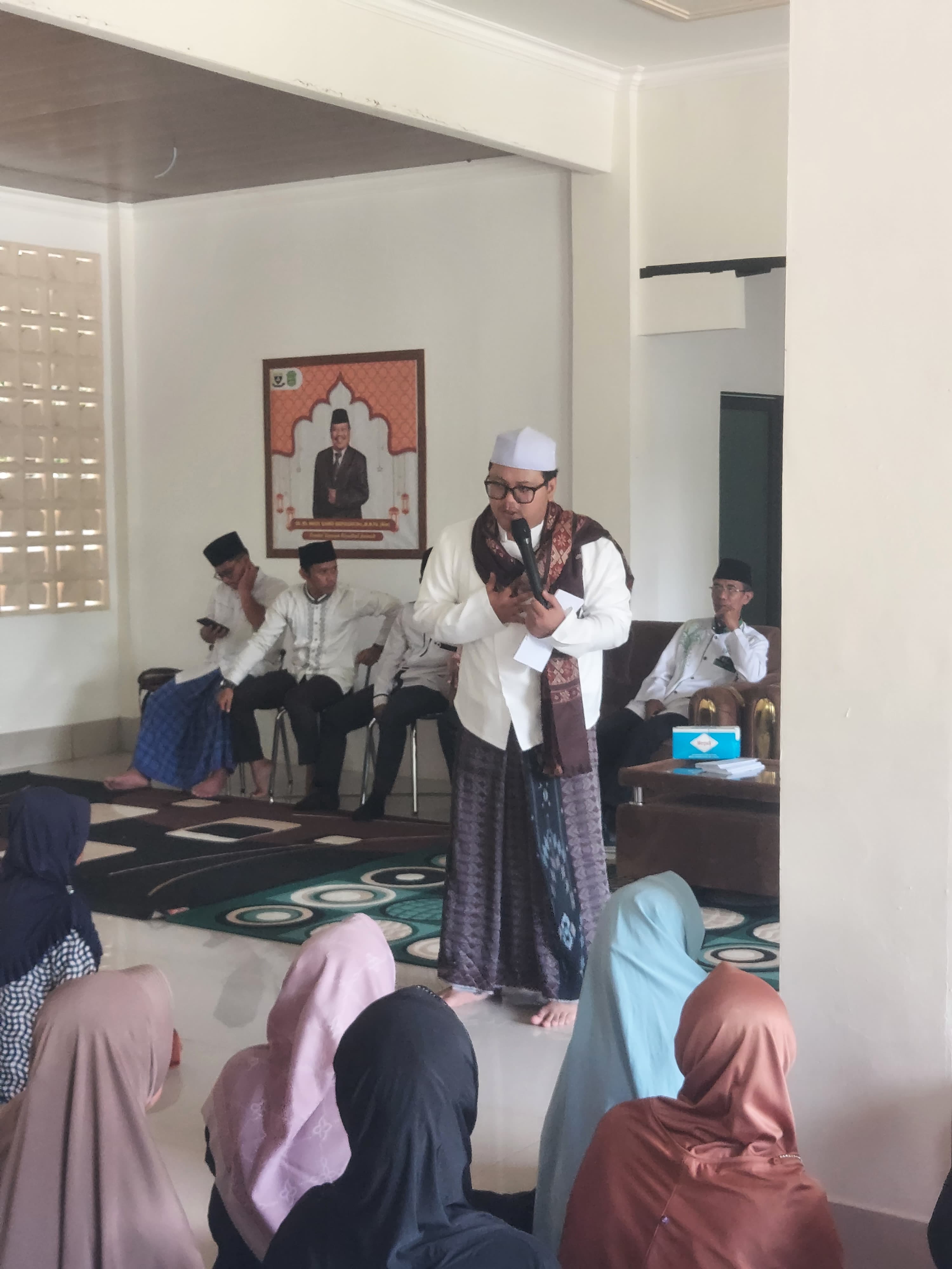 Sambutan Pimpinan Pondok Pesantren Riyadhul Jannah Subang, dalam Acara Pembagian Zakat MAL.